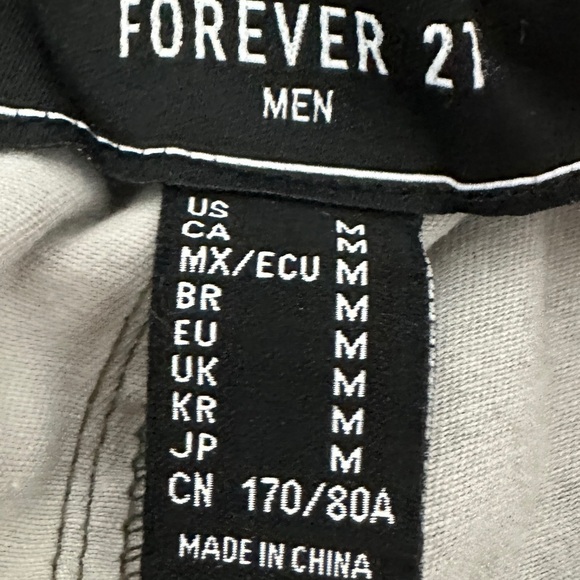 Forever 21 Camo Shorts Size M - Picture 2 of 3